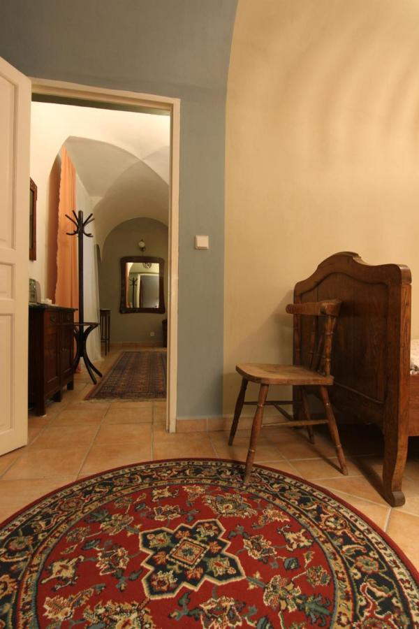 Apartmán Rustic Ground Floor In Mala Strana *